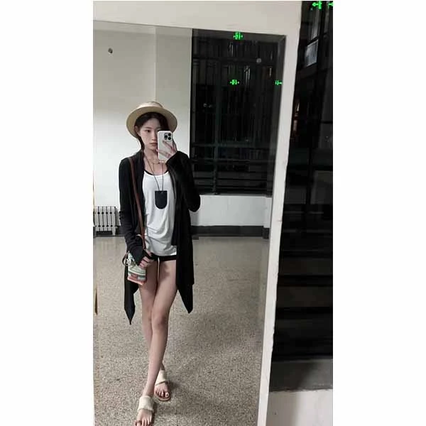 白色无袖吊带背心女宽松显瘦内搭高级感辣妹百搭上衣短裤套装