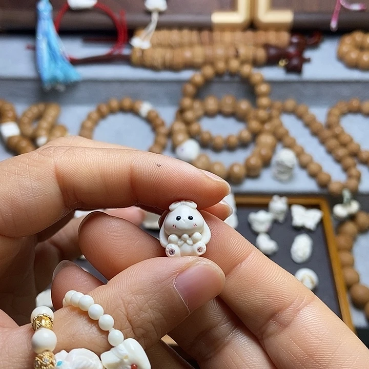 手串桃核今***么猛犸大耳朵兔