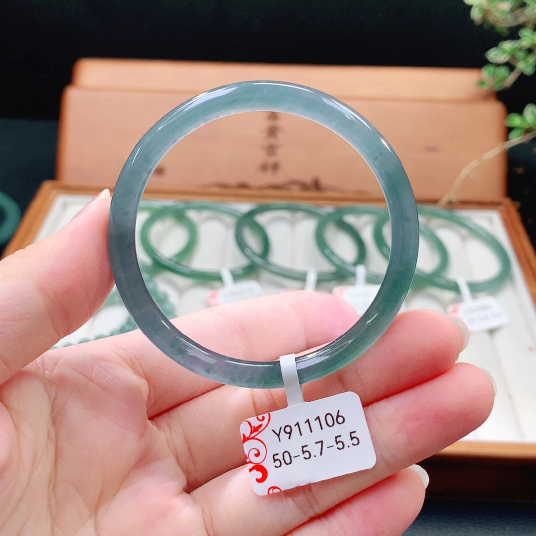 翡翠手镯（圆镯）未镶嵌