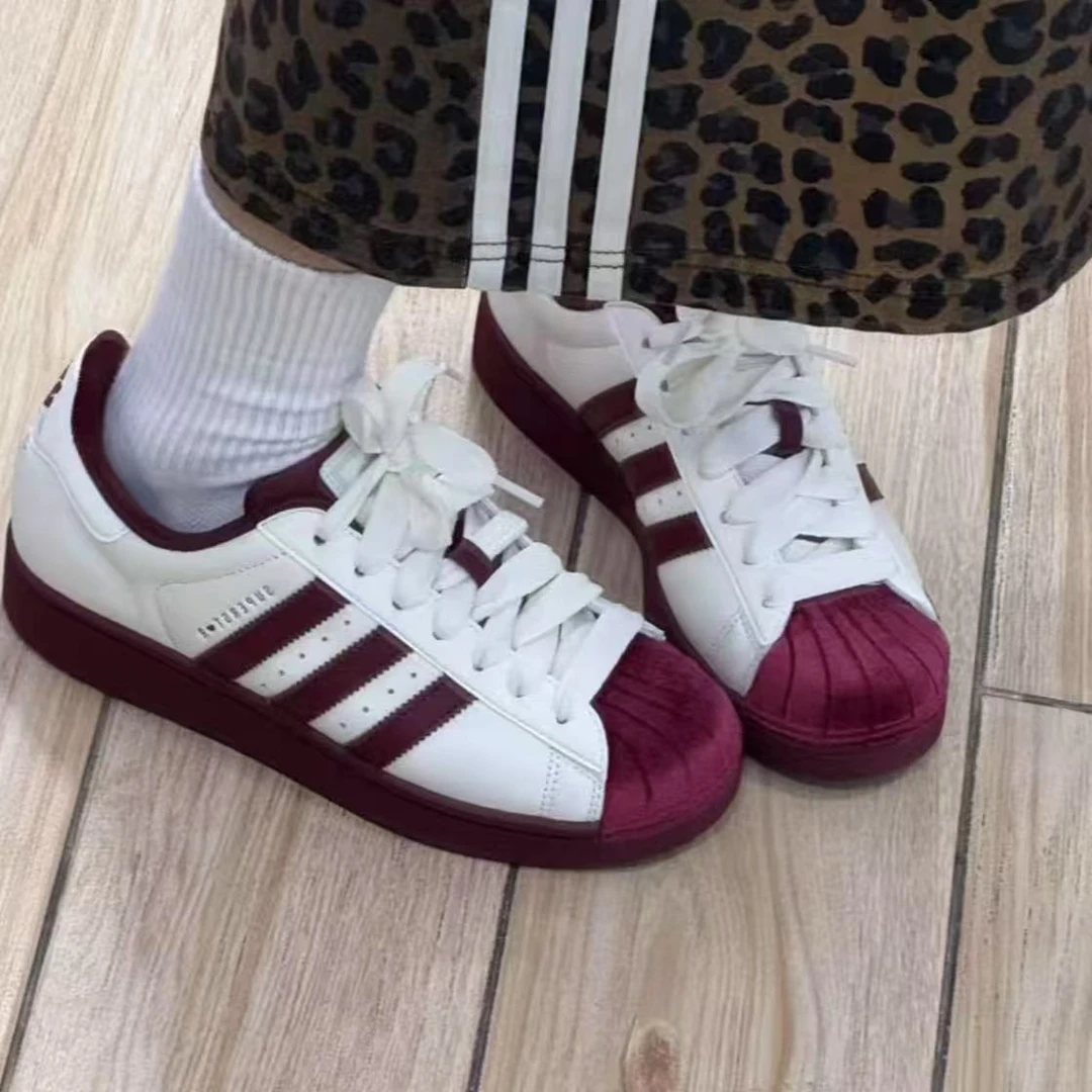 adidas/阿迪达斯三叶草中性情人节限定贝壳头板鞋运动鞋KJ6981