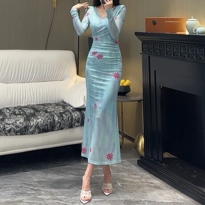 气质女人味轻奢V领长袖一片冰心显瘦包身修身时尚百搭鱼尾连衣裙