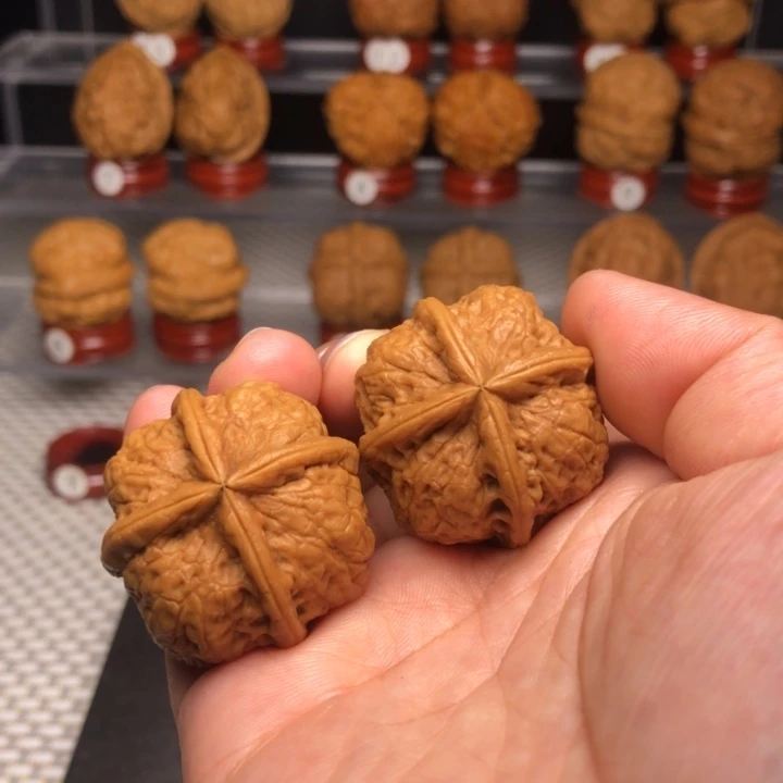 双***剧文玩核桃把件501舍利