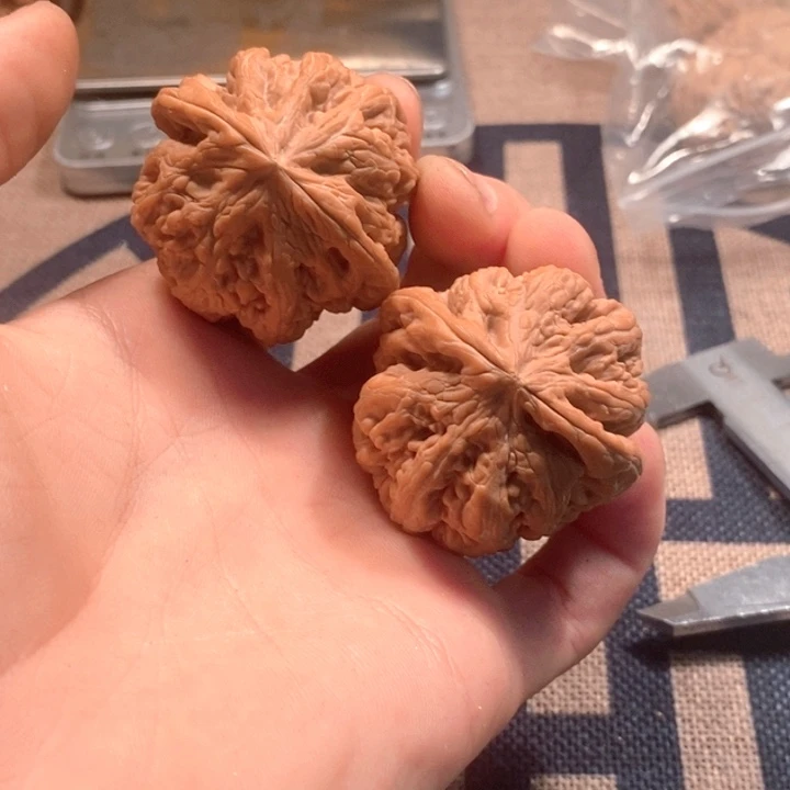 大***哥吊坠文玩核桃全品粗筋