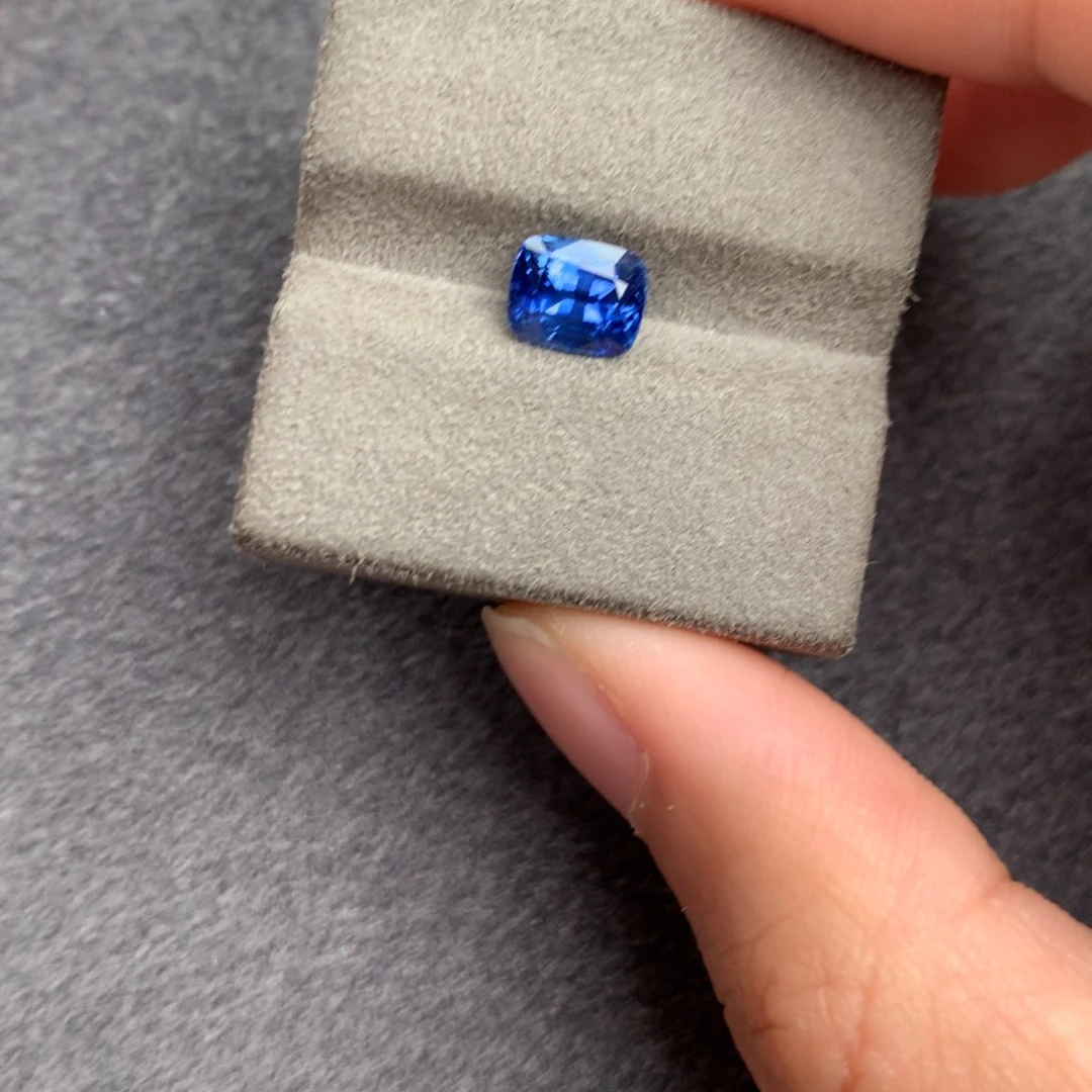 裸石蓝宝石1.85ct矢车菊