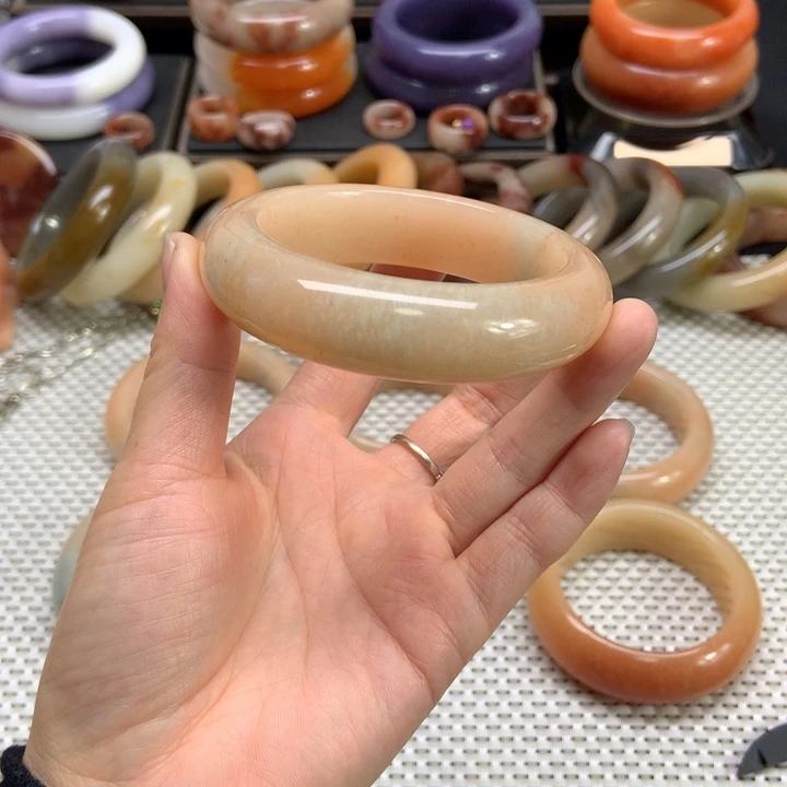 石英质玉未镶嵌手镯