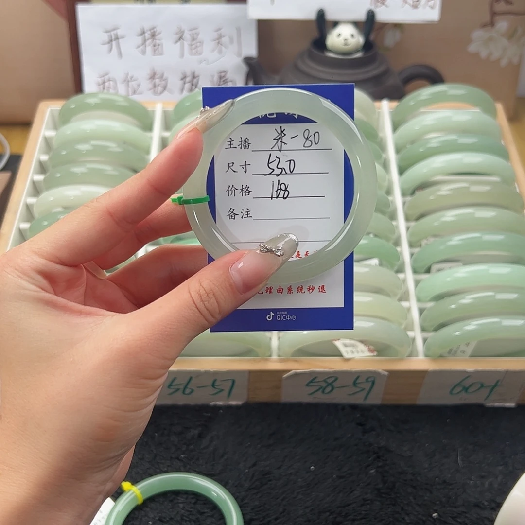 瑜***石英质玉未镶嵌手镯