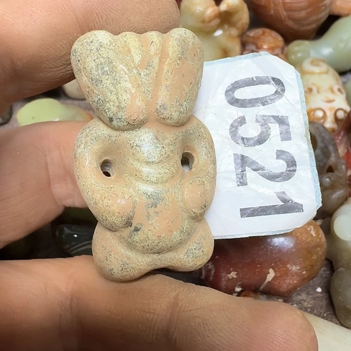 蛇纹石玉颈饰未镶嵌