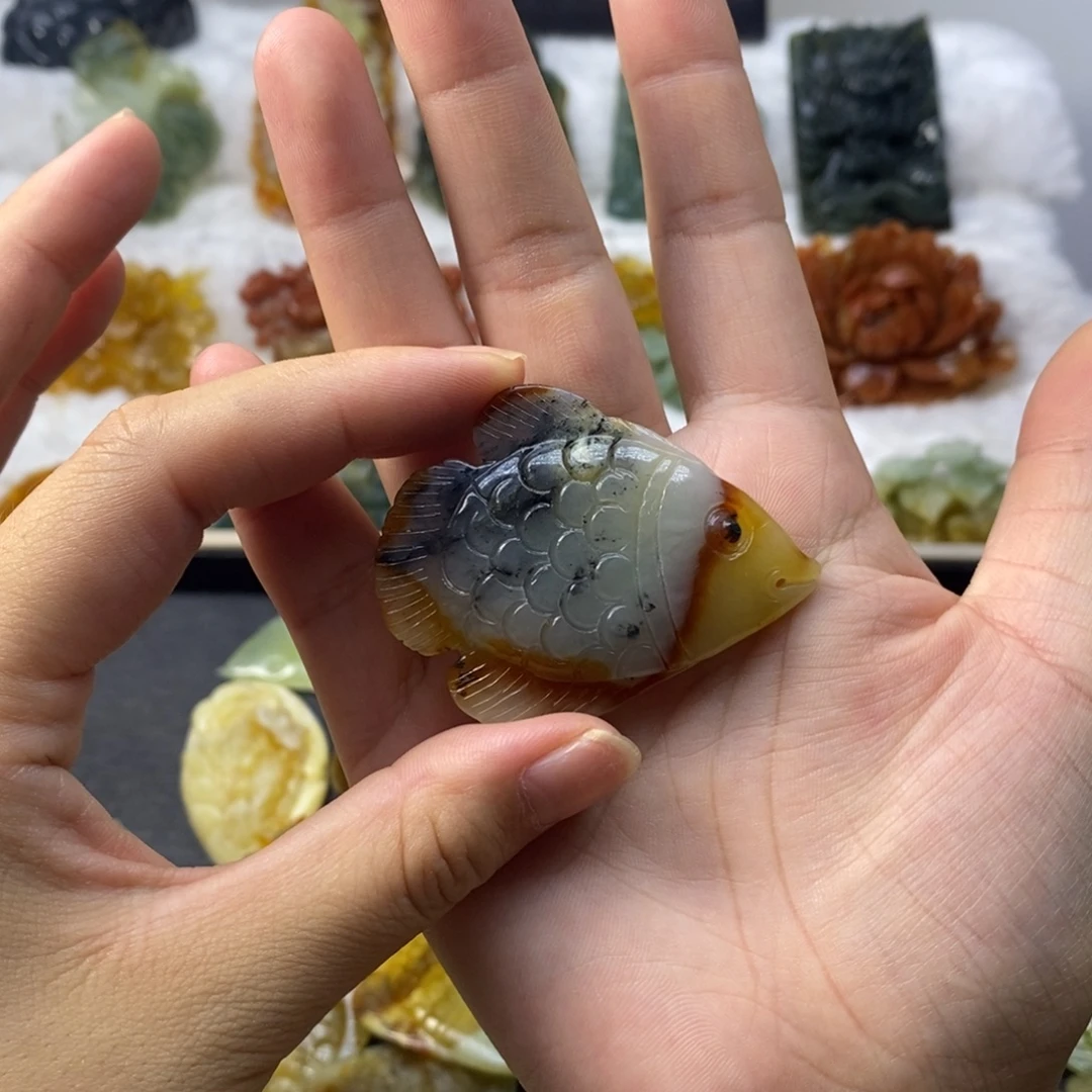 阿***亚蛇纹石玉未镶嵌颈饰