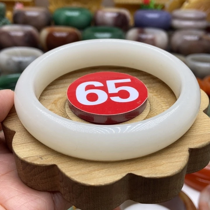 未镶嵌手镯石英质玉