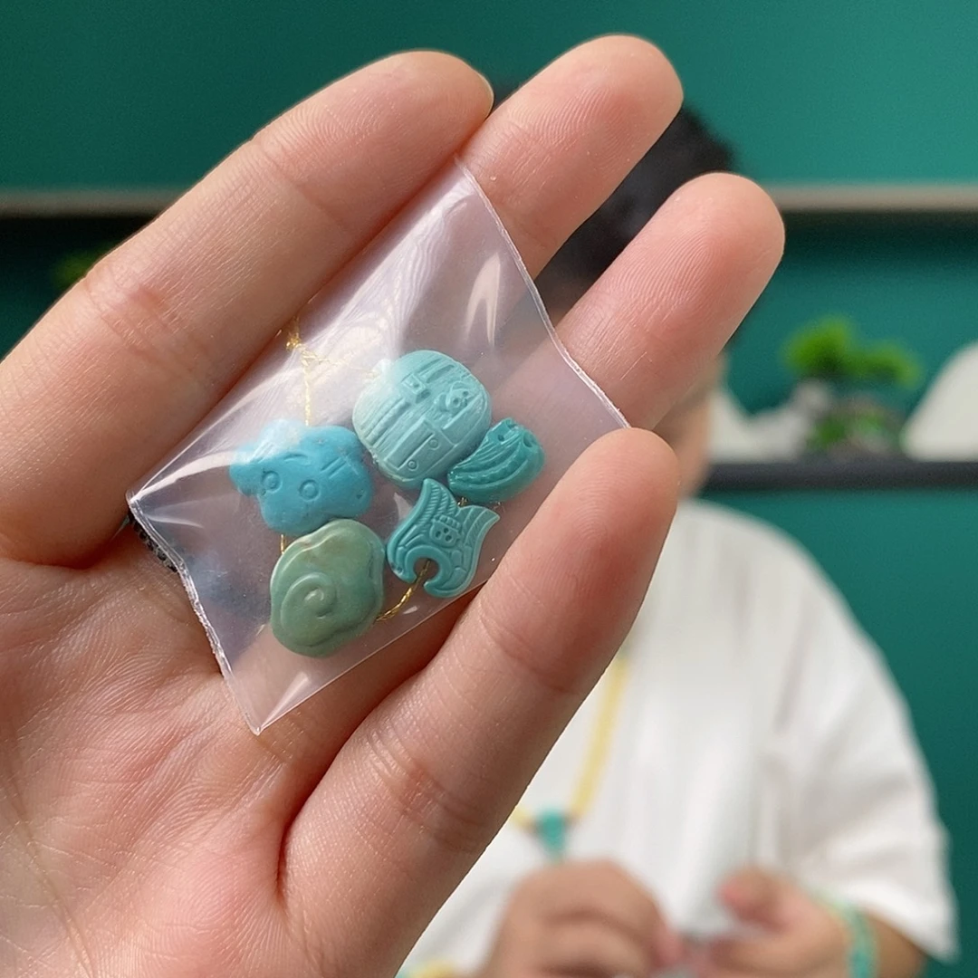 绿松石未镶嵌珠宝奇石