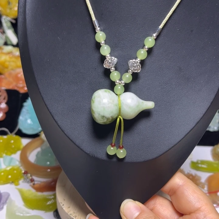 蛇纹石玉未镶嵌吊坠(赠链)