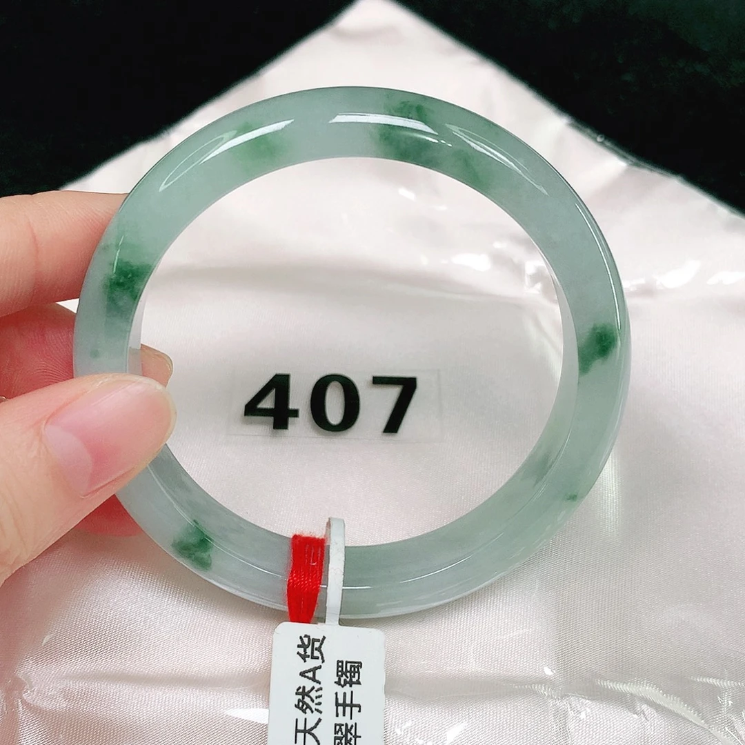 翡翠手镯未镶嵌翡翠手镯未镶嵌