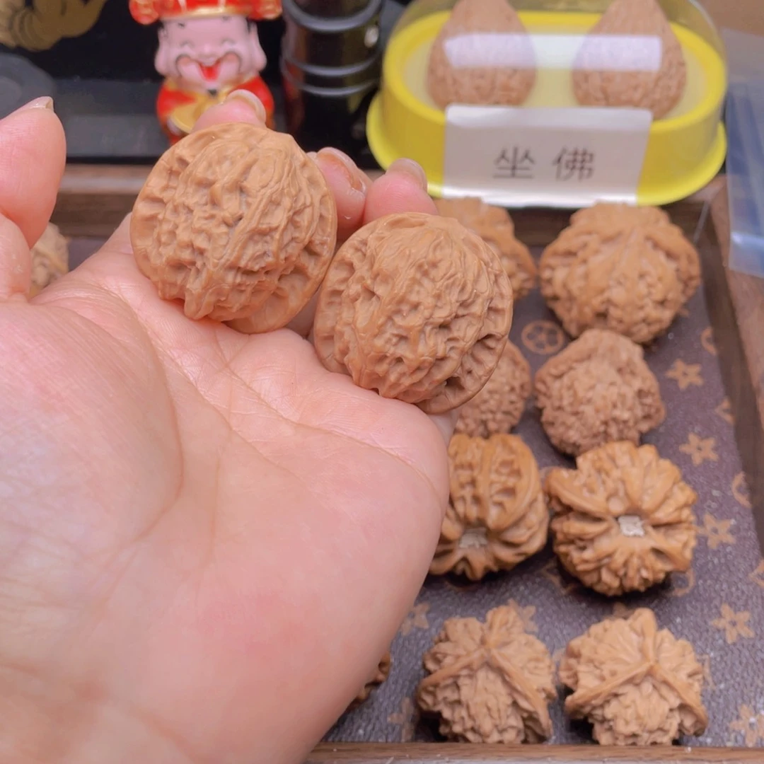 文玩核桃吊坠E****?野狼35