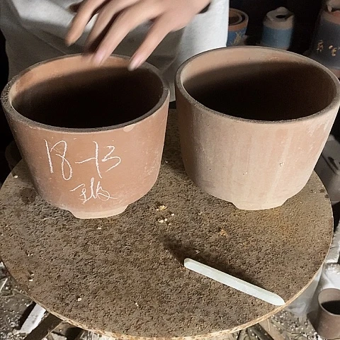 中国宜兴紫砂花盆，