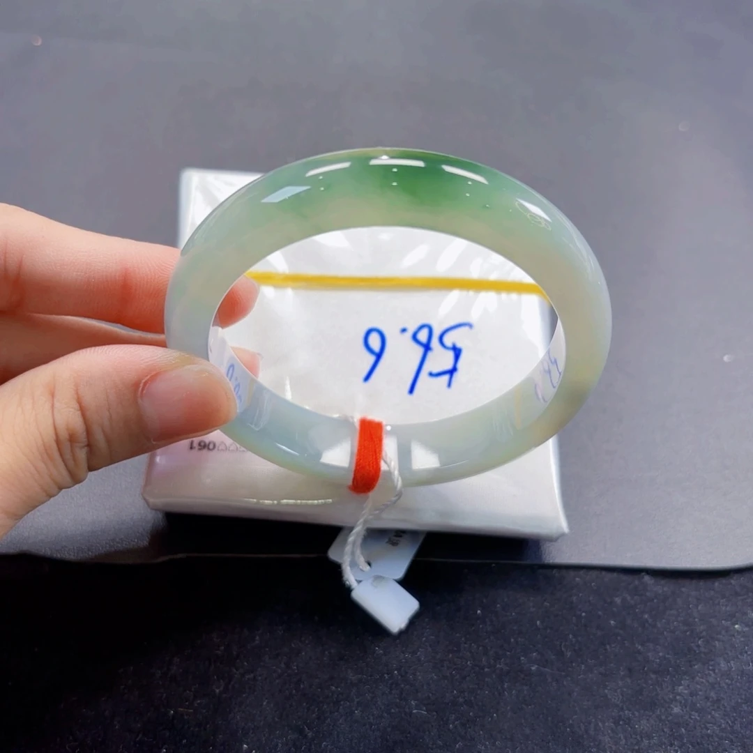 翡翠手镯未镶嵌56.7正