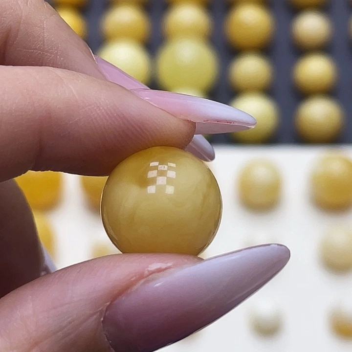 琥珀未镶嵌裸石14.1瑕疵