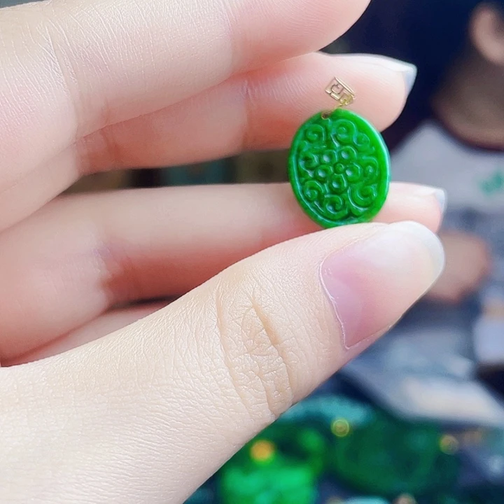 翡翠18K金镶嵌颈饰多样性