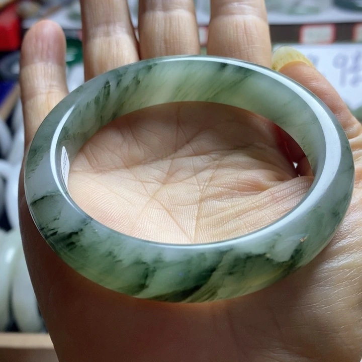 石英质玉（天山翠）手镯未镶嵌