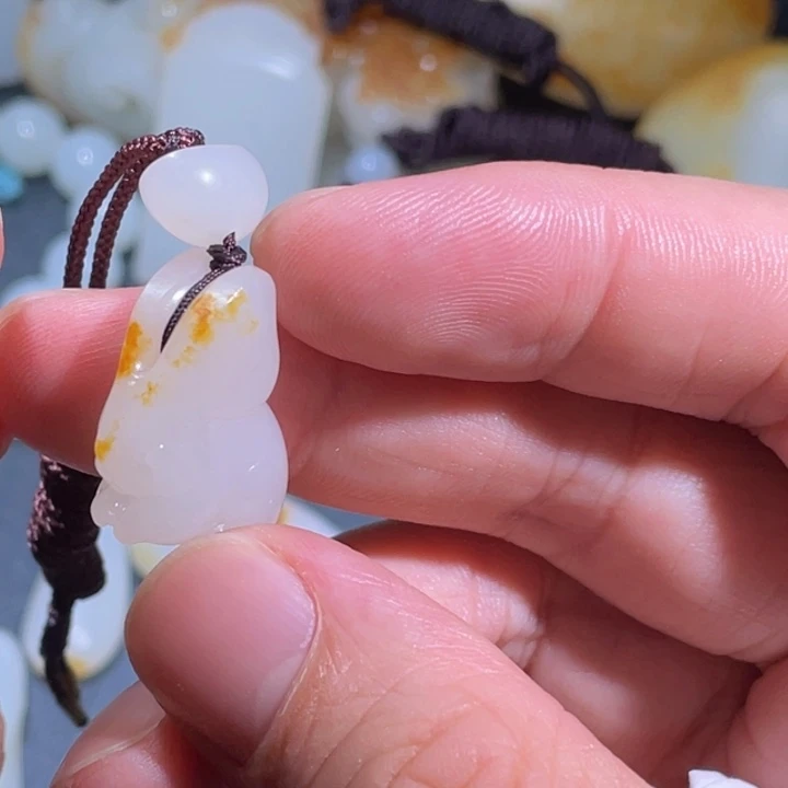 瑞***语和田玉未镶嵌颈饰