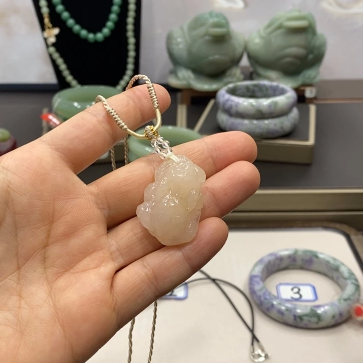 东陵石未镶嵌颈饰