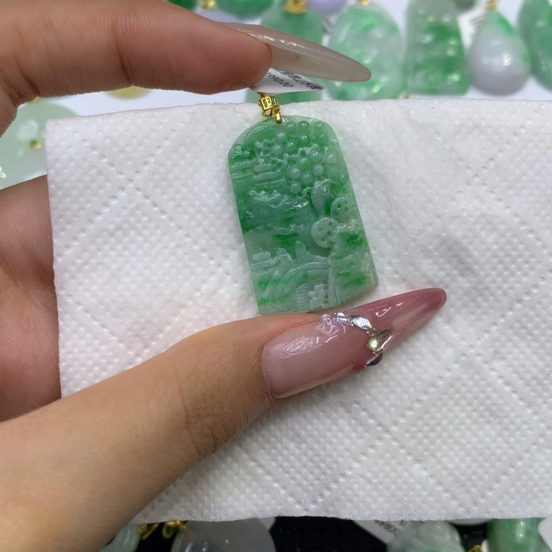 翡翠18K金镶嵌颈饰111111111