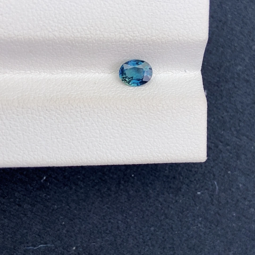 蓝宝石裸石0.57 ct