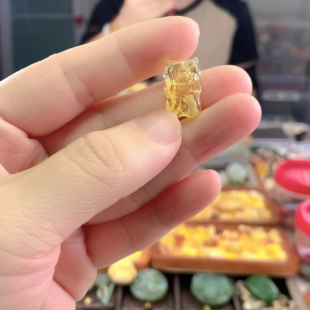 琥珀未镶嵌颈饰喜洋洋