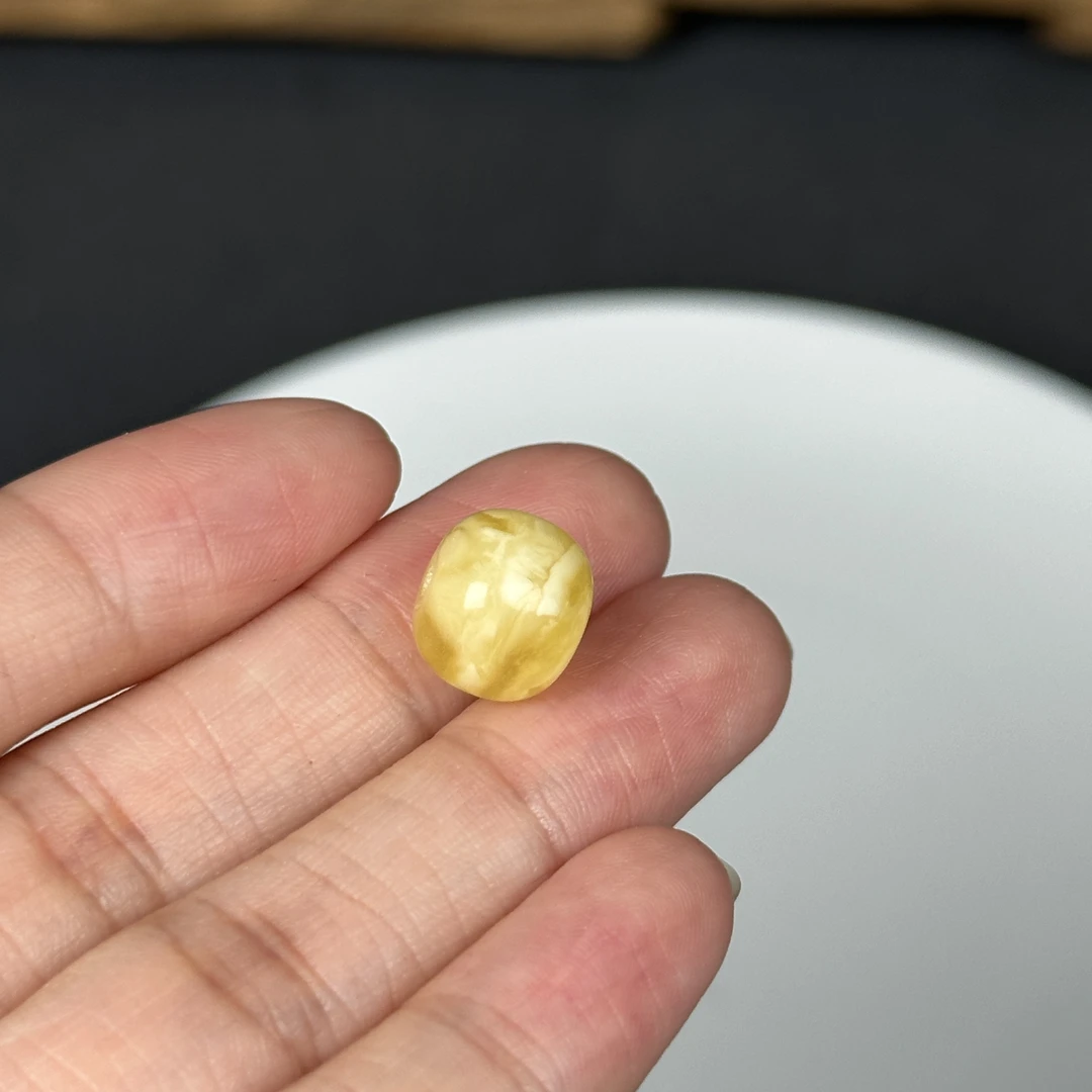 B2665天然原矿俄料蜜蜡 瑕疵墩子 11.3*9.3mm支持鉴定