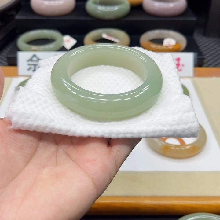 未镶嵌手镯石英质玉秋**云