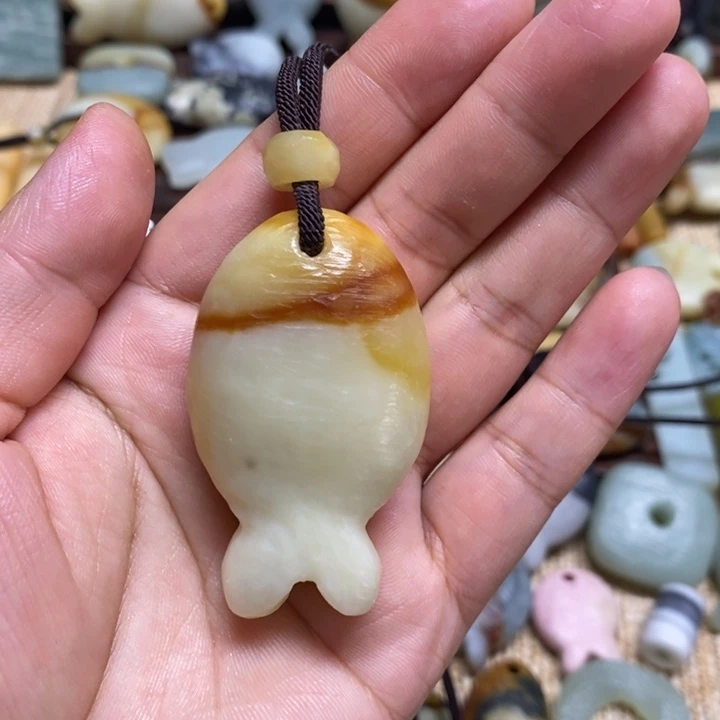 崔***崔蛇纹石玉未镶嵌颈饰