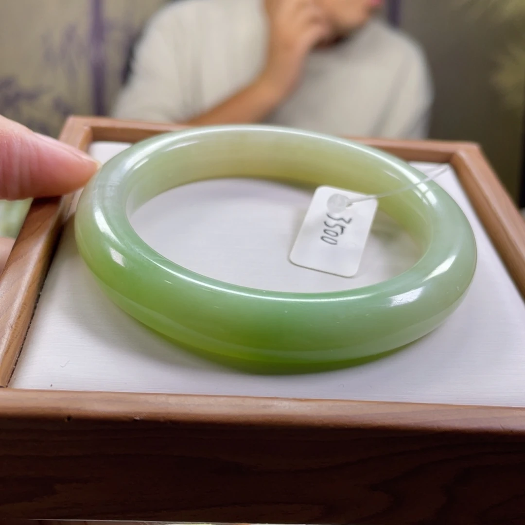 和田玉未镶嵌手镯56圈