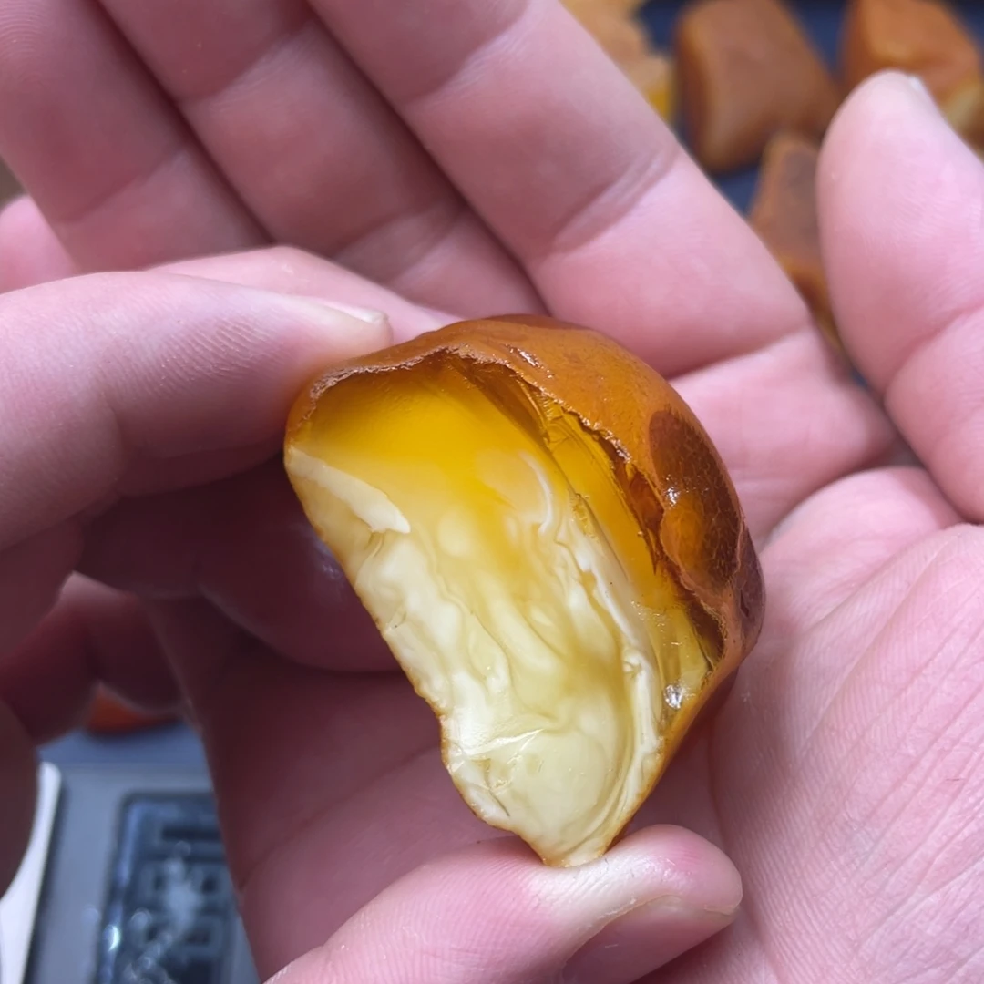 r***m定制琥珀未镶嵌蜜蜡订制去皮