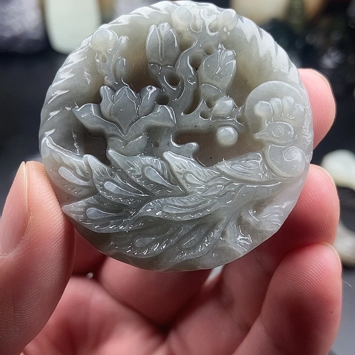 透闪石质玉未镶嵌珠宝奇石