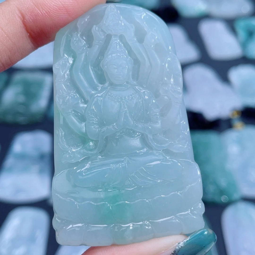 翡翠未镶嵌颈饰千手观音