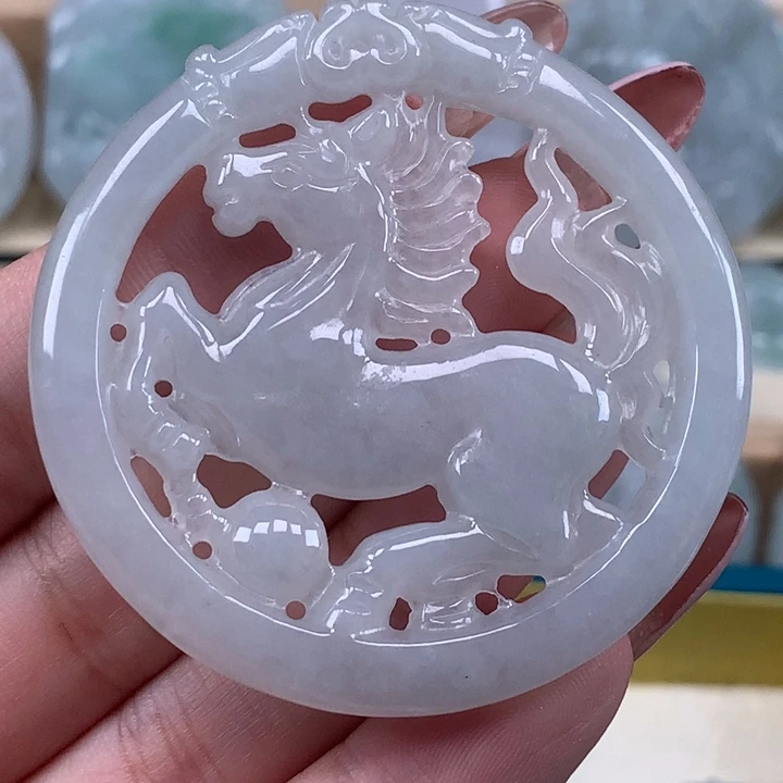 颈饰未镶嵌翡翠马