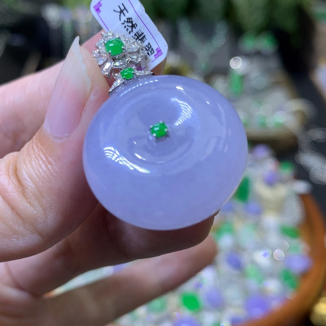 颈饰18K金镶嵌翡翠