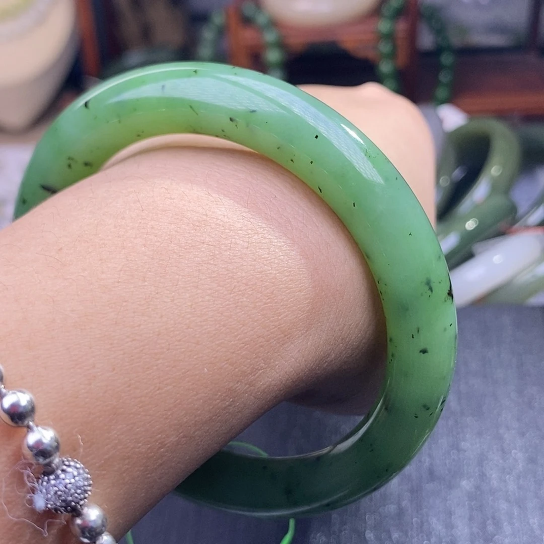 和田玉清货价59,3乌兰海胖圆手镯未镶嵌