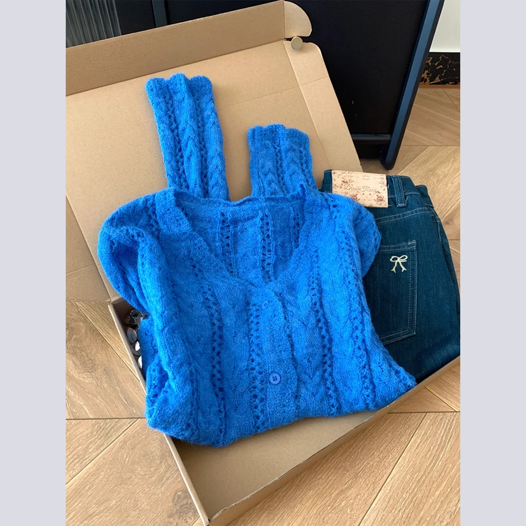 2025秋冬季新款克莱因蓝镂空长袖v领针织开衫毛衣女韩系穿搭上衣