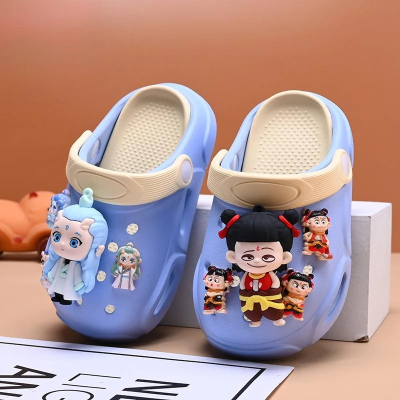 儿童洞洞鞋哪吒敖丙男童夏季新款卡通室内防滑女孩子沙滩凉拖鞋潮