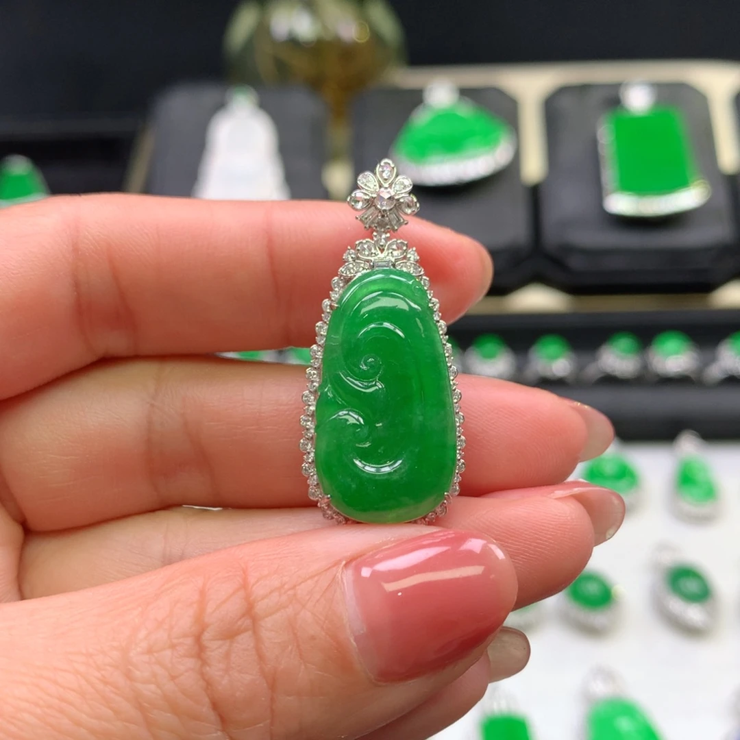翡翠吊坠(不含链)18K金镶嵌
