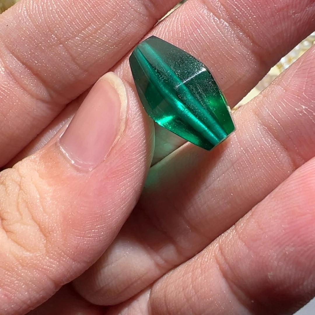 琉璃颈饰各种各样