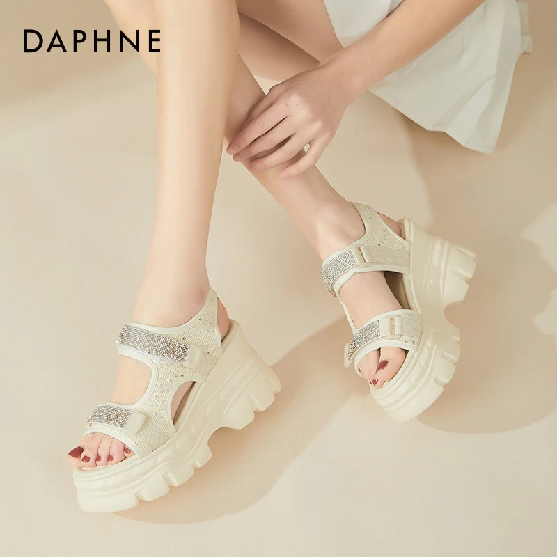 达芙妮厚底运动凉鞋女2025新款夏季时尚增高鞋外穿坡跟松糕沙滩鞋