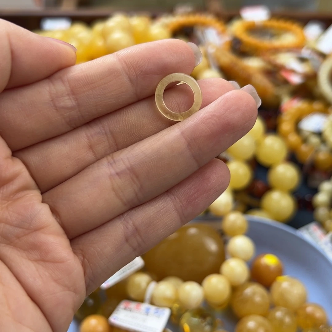 未镶嵌琥珀珠宝奇石