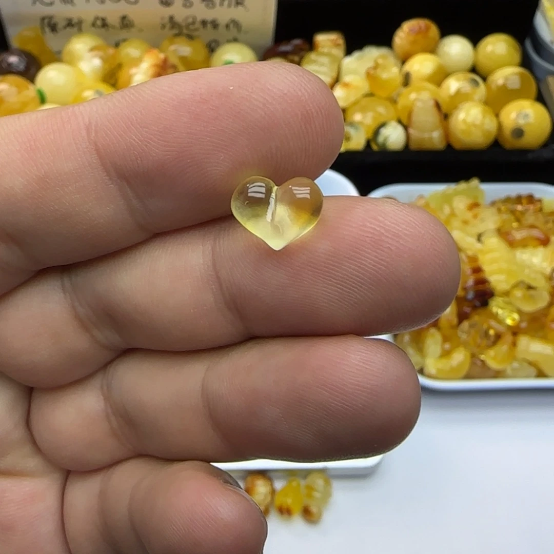 琥珀未镶嵌裸石0.25克不包邮