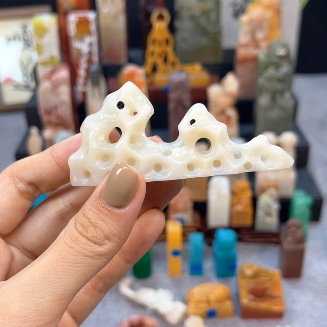 诗***意寿山石印石4094。