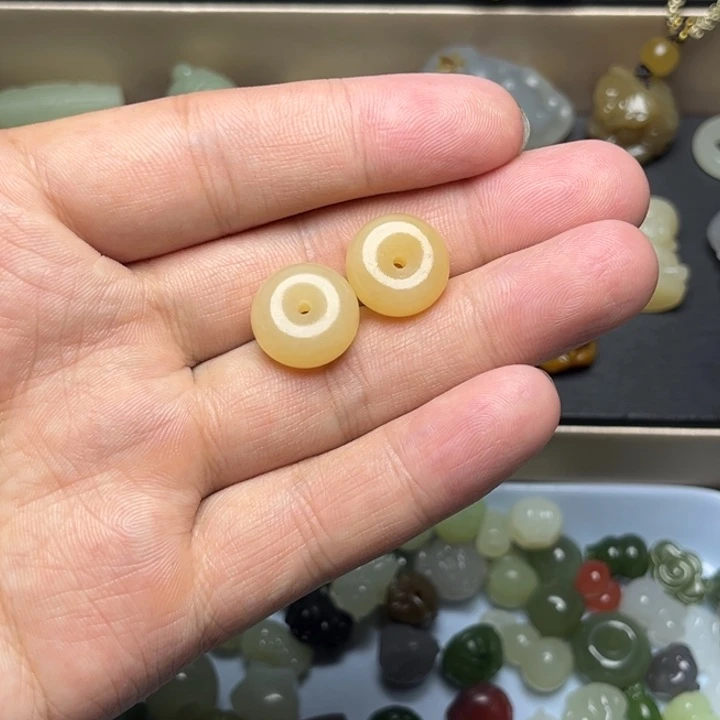 五***门吊坠(不含链)未镶嵌和田玉