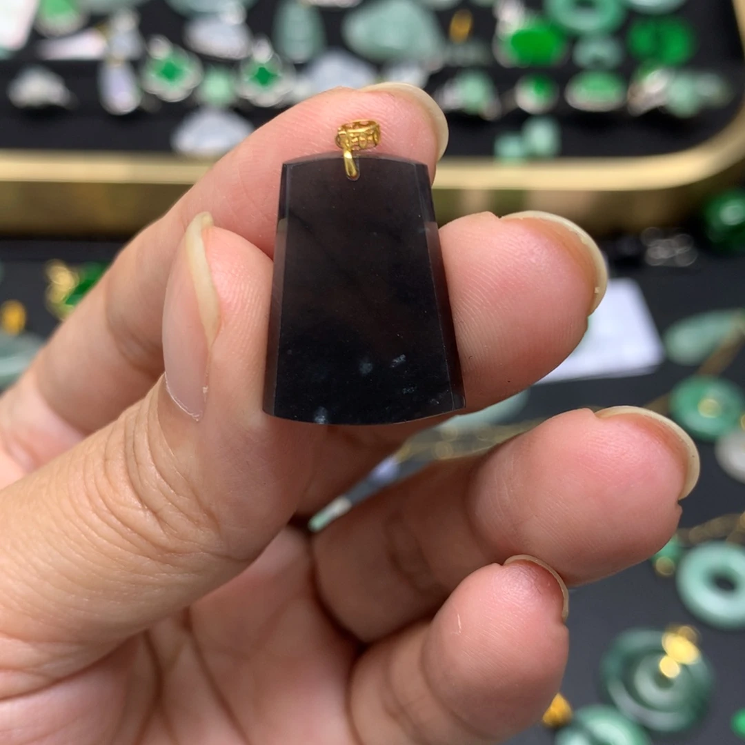 吊坠(不含链)18K金镶嵌翡翠小**们有纹裂