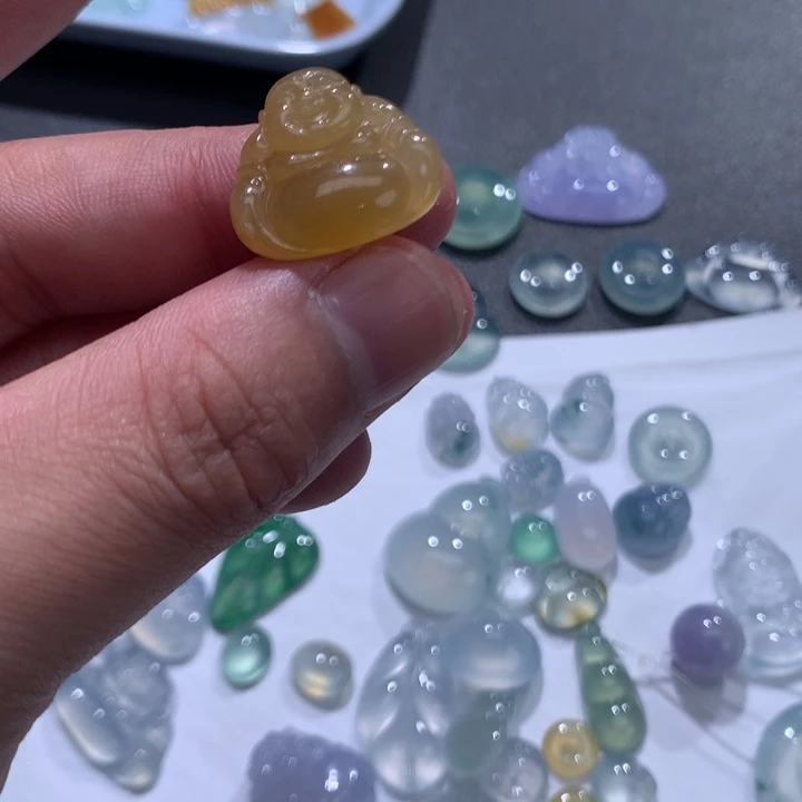 颈饰未镶嵌翡翠黄佛公