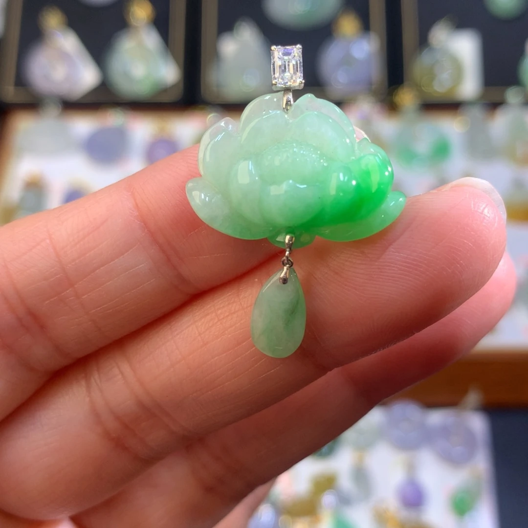 翡翠18K金镶嵌颈饰