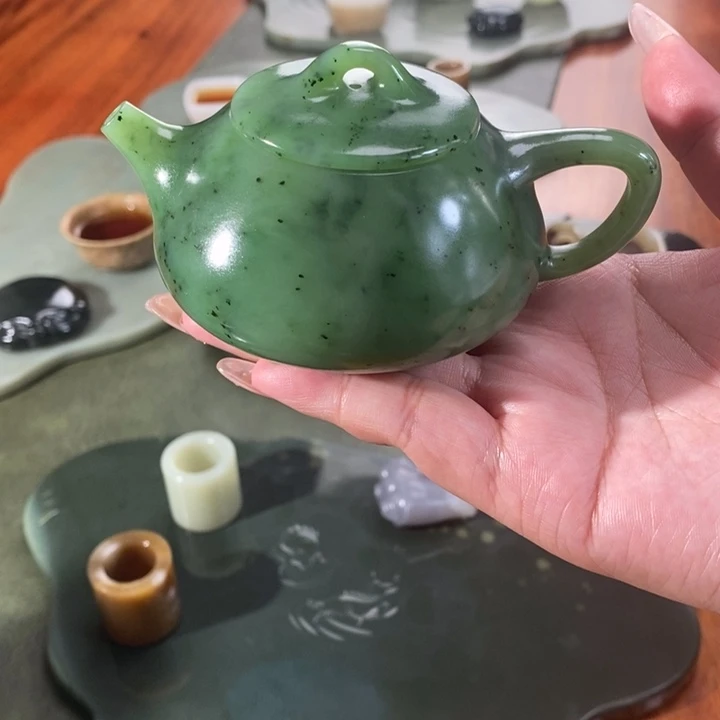 未镶嵌和田玉摆件炽**晖碧玉石瓢壶